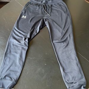 Under Armour Mens Medium black Loose Coldgear pants with drawstring and 3pockets